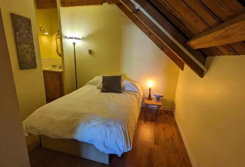 ホテル La Maison Rousseau