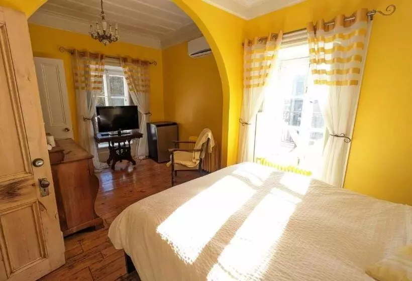 ホテル La Maison Rousseau