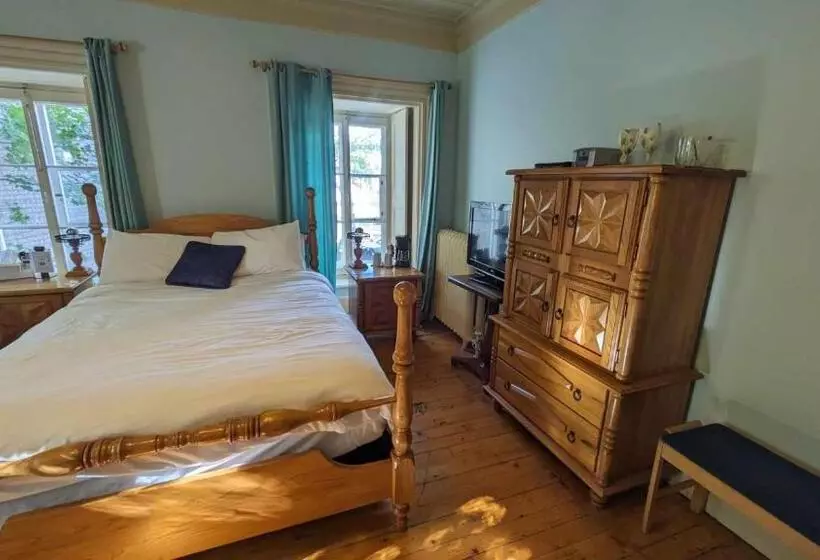 ホテル La Maison Rousseau