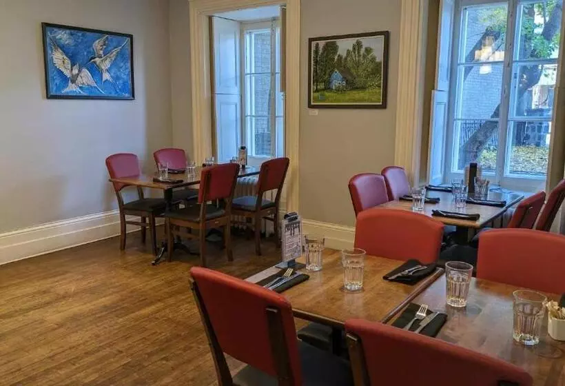 ホテル La Maison Rousseau