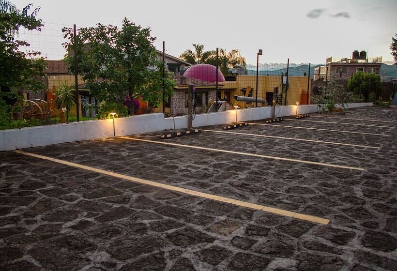 هتل Rancho Tabachines