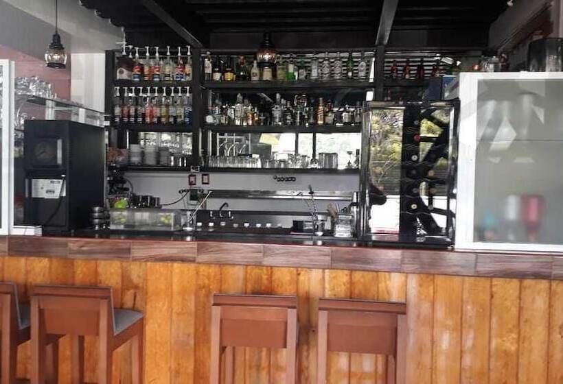 هتل Rancho Tabachines