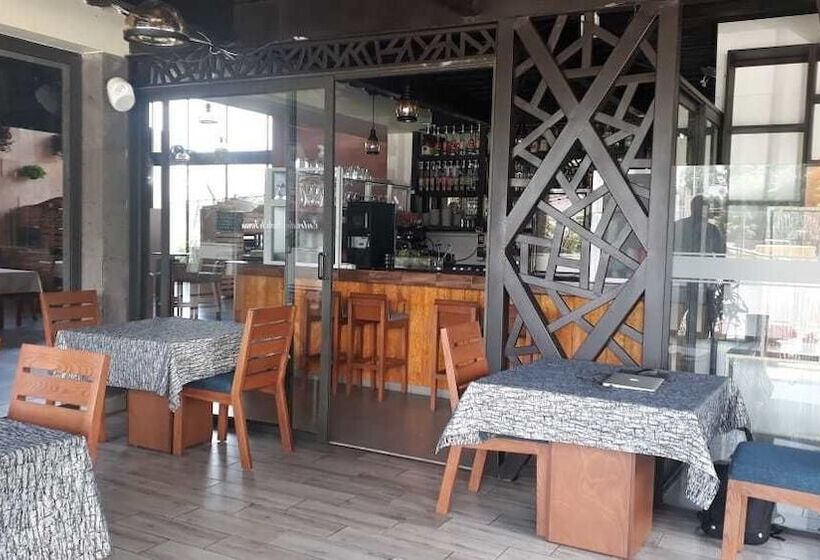 هتل Rancho Tabachines