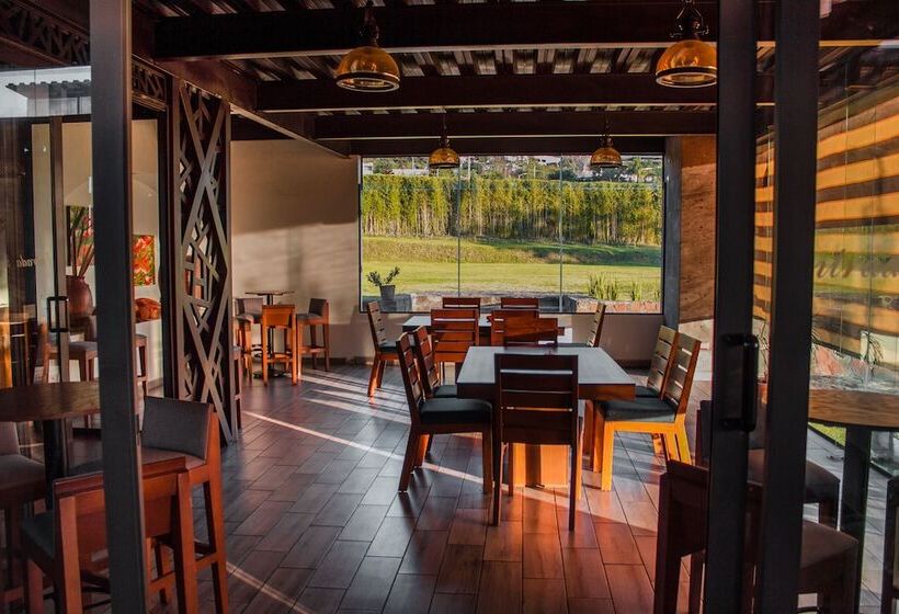 هتل Rancho Tabachines