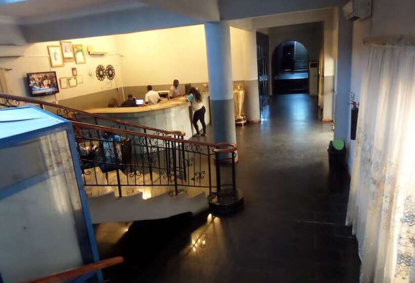 هتل Micron International Suites