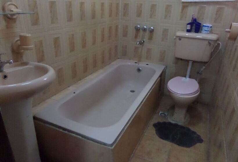 هتل Micron International Suites