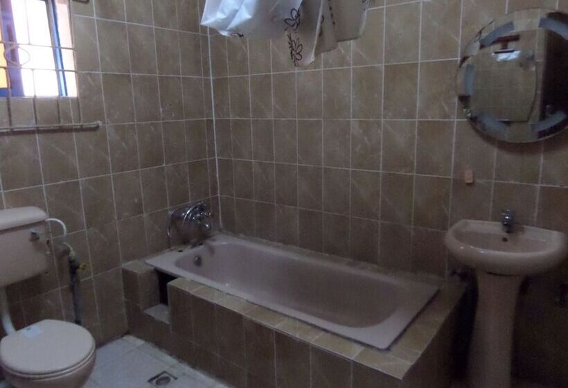 هتل Micron International Suites