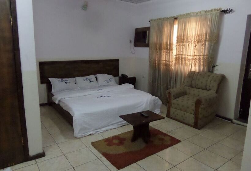 هتل Micron International Suites