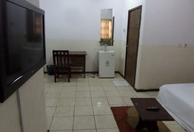 هتل Micron International Suites