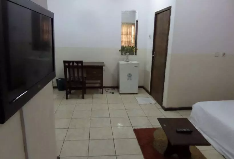 هتل Micron International Suites