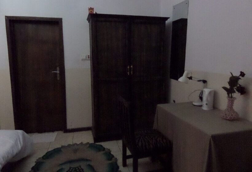 هتل Micron International Suites