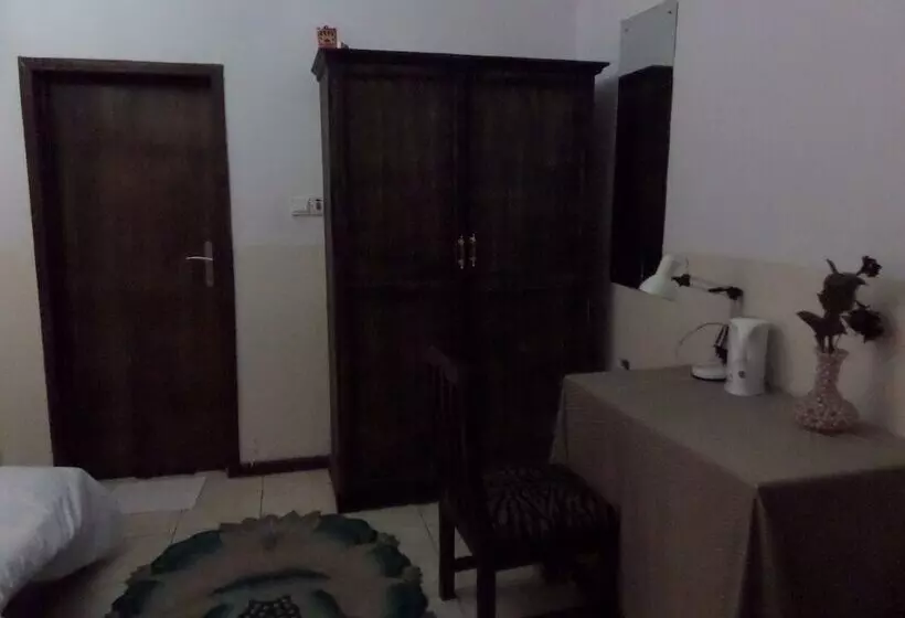 هتل Micron International Suites