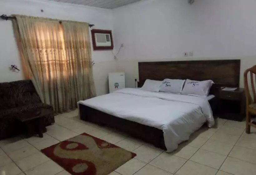 هتل Micron International Suites