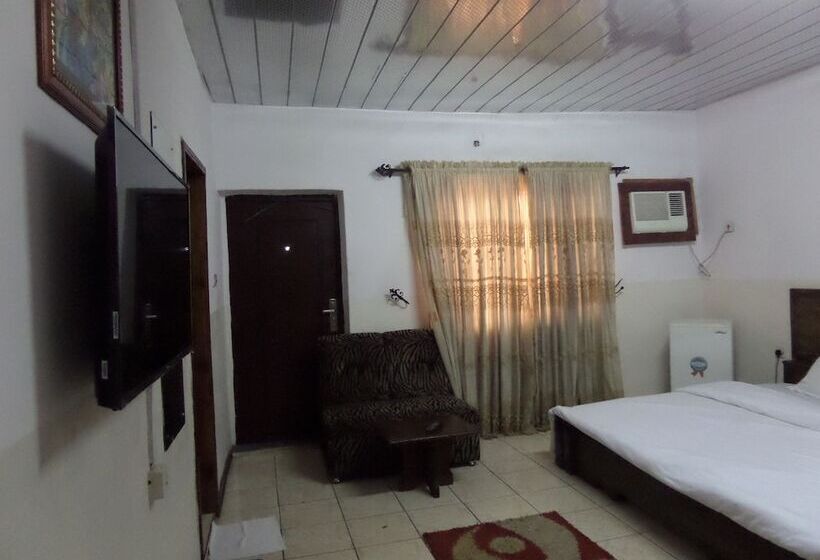 هتل Micron International Suites