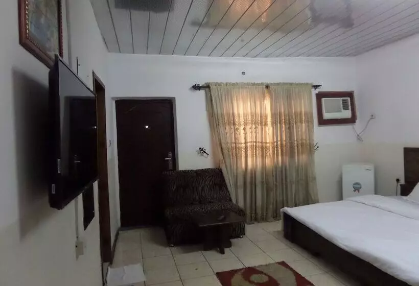 هتل Micron International Suites
