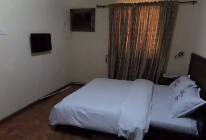 هتل Micron International Suites