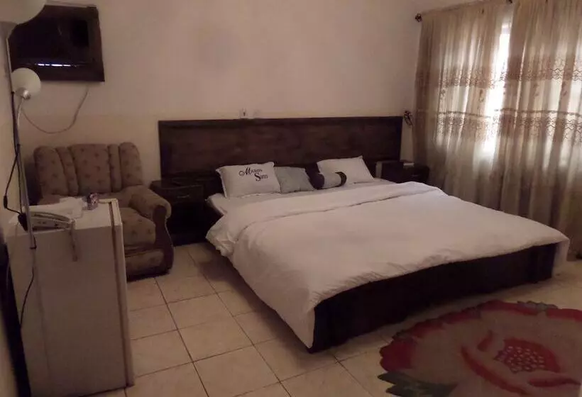 هتل Micron International Suites