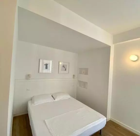 Hotelli Aleksi Rooms