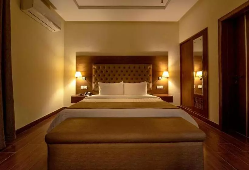 هتل One Tariq Road Multan