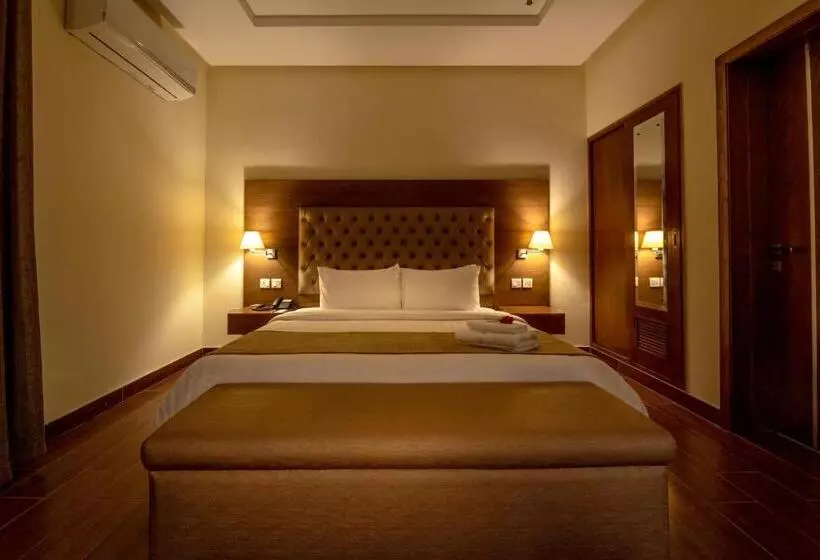 هتل One Tariq Road Multan