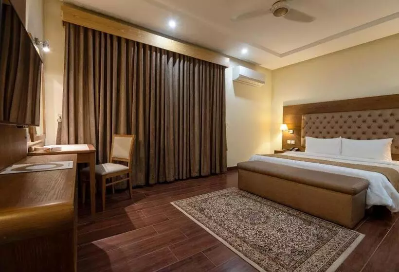 هتل One Tariq Road Multan