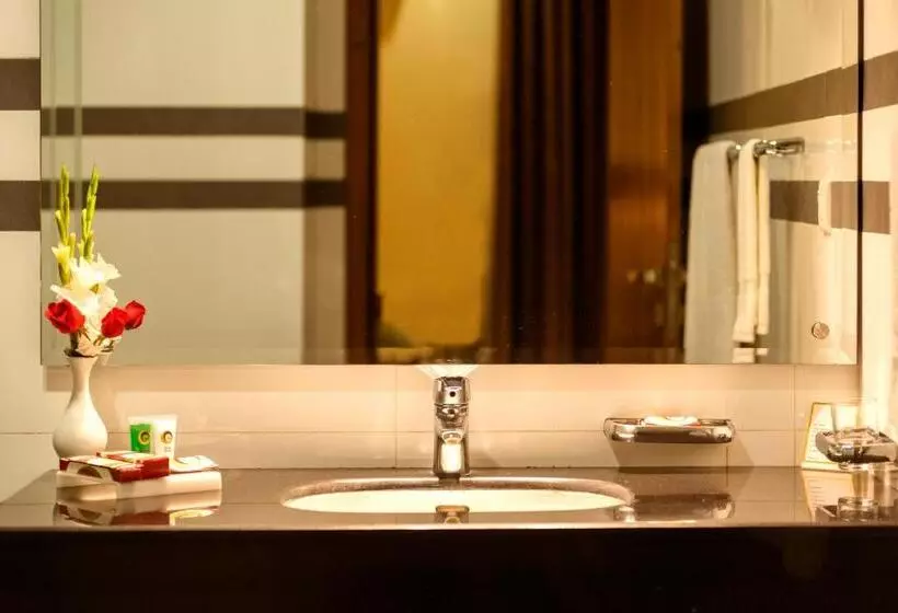 هتل One Tariq Road Multan