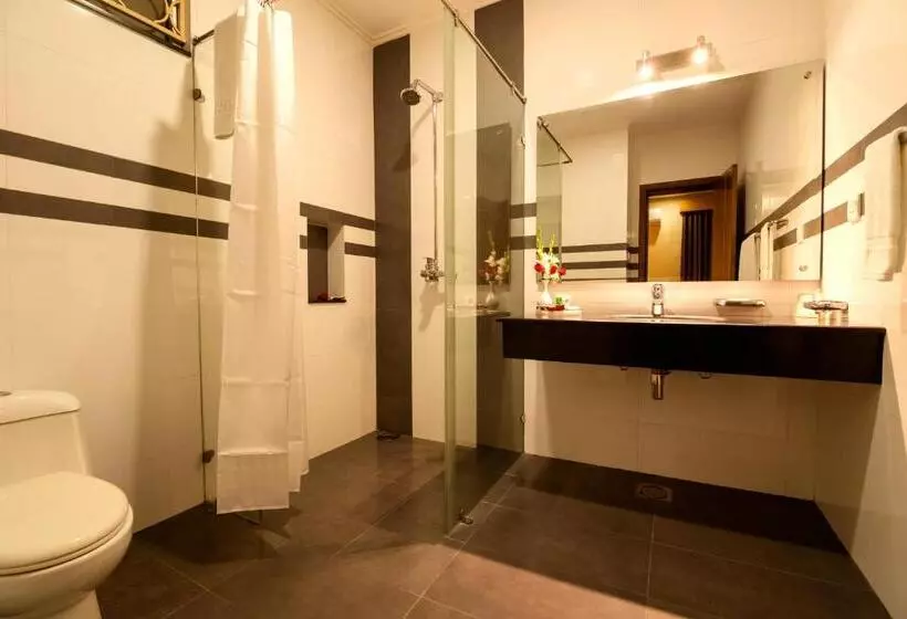 هتل One Tariq Road Multan