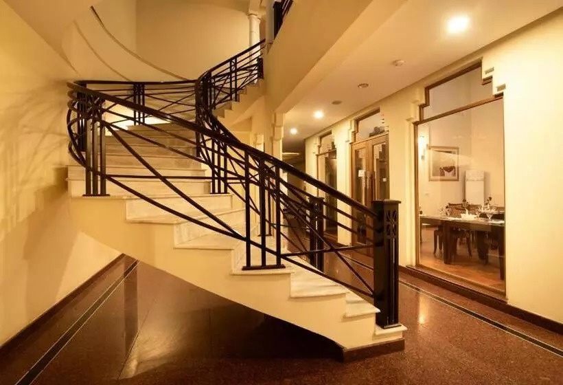 هتل One Tariq Road Multan