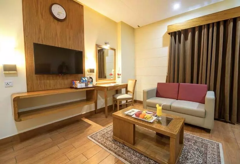 هتل One Tariq Road Multan