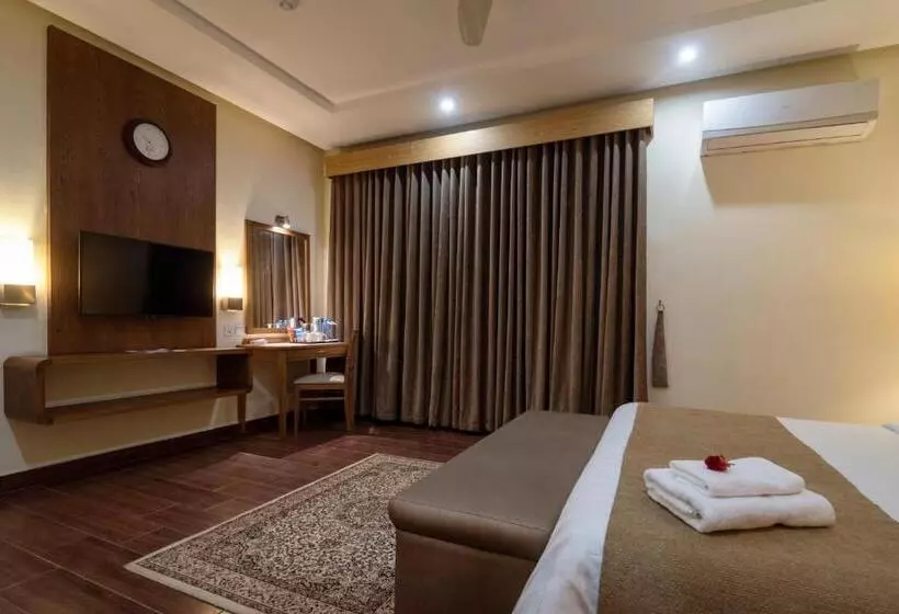 هتل One Tariq Road Multan