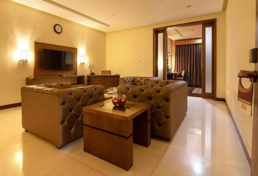 هتل One Tariq Road Multan