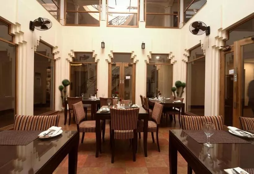 هتل One Tariq Road Multan