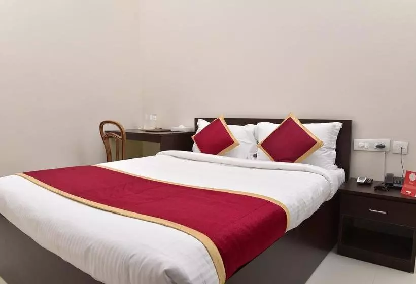 ホテル Oyo 9118 Saravana Inn