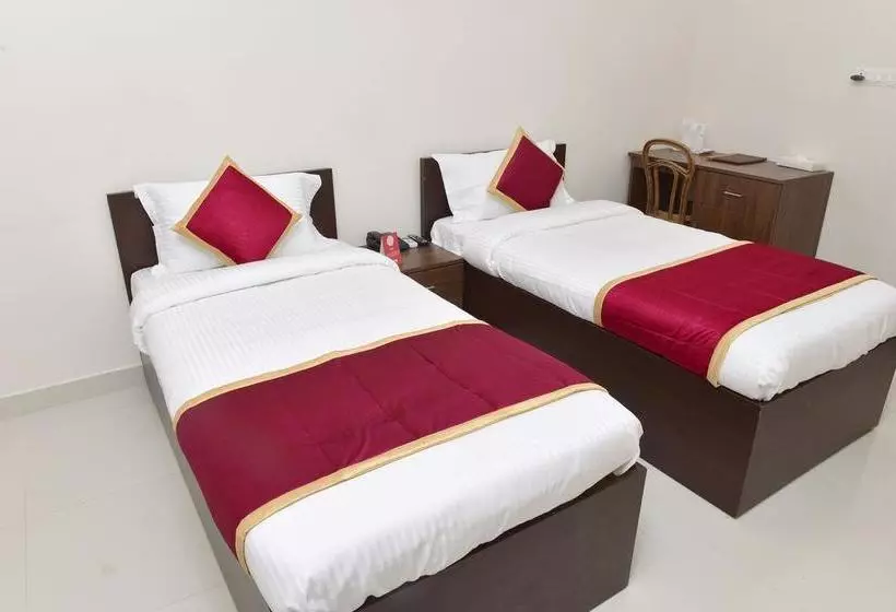ホテル Oyo 9118 Saravana Inn