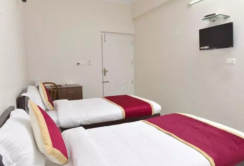 ホテル Oyo 9118 Saravana Inn