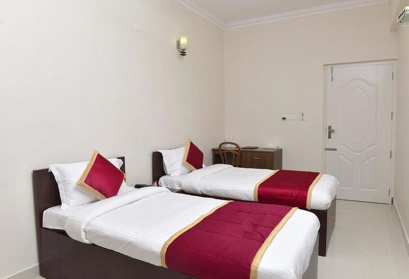 Fotos del hotel Oyo 9118 Saravana Inn:  2