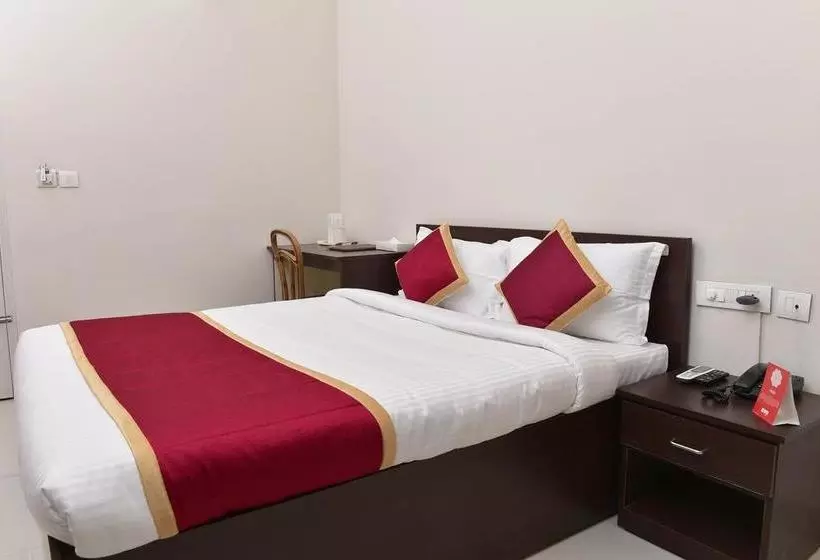ホテル Oyo 9118 Saravana Inn