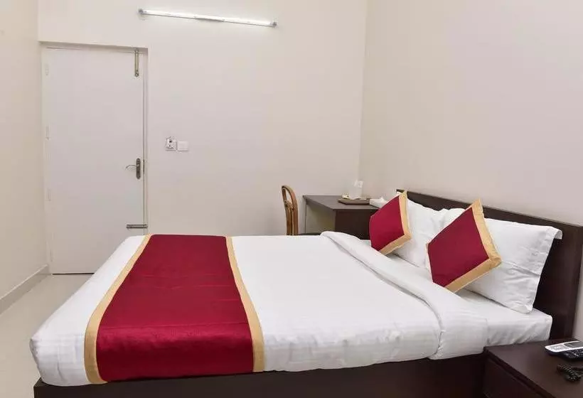 ホテル Oyo 9118 Saravana Inn