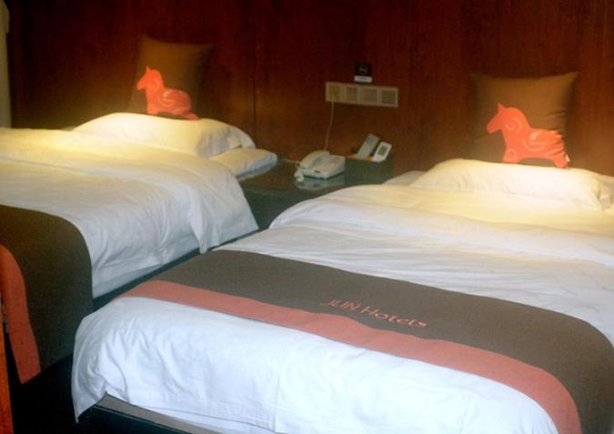 Junyi Hotel Guizhou Guiyang Bageyan Road