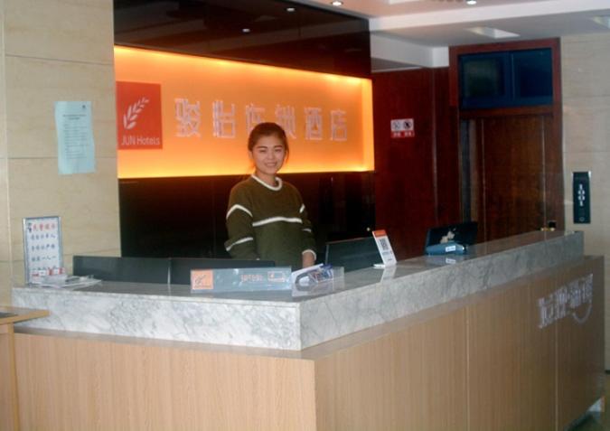 Junyi Hotel Guizhou Guiyang Bageyan Road