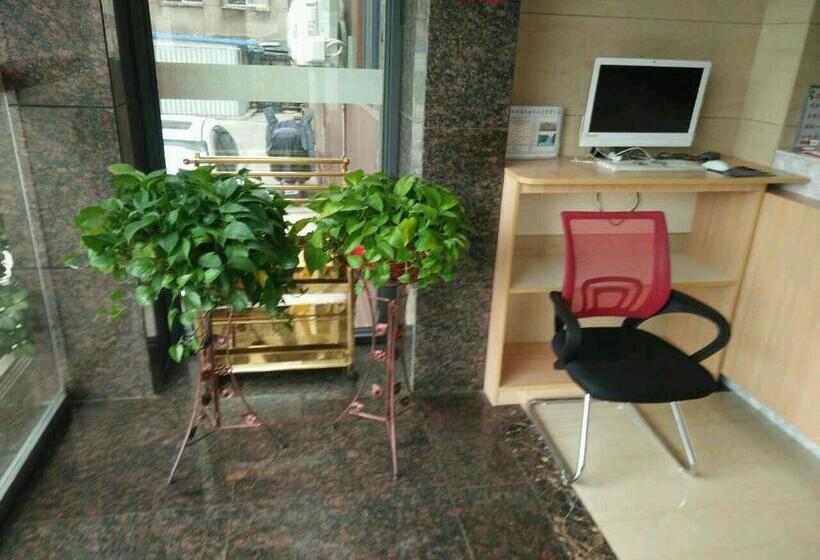 Junyi Hotel Guizhou Guiyang Bageyan Road