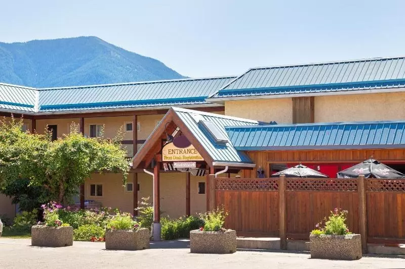 Motelli The Lodge At Arrow Lakes