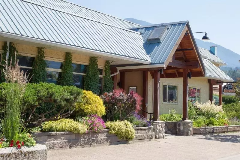 Motelli The Lodge At Arrow Lakes