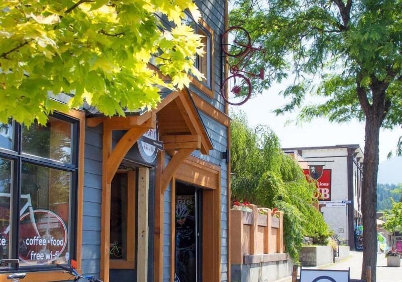 モーテル The Lodge At Arrow Lakes