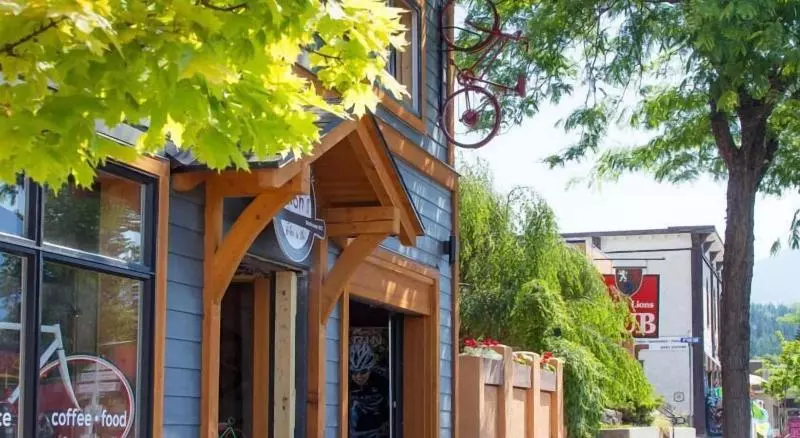 Motelli The Lodge At Arrow Lakes