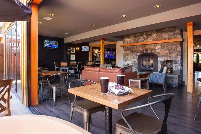 Motelli The Lodge At Arrow Lakes