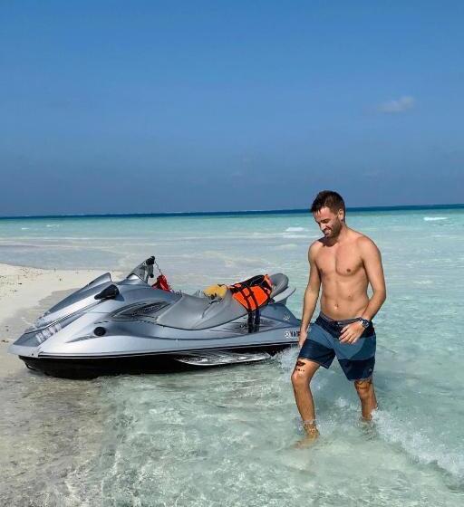 تختخواب و صبحانه Iru Maldives