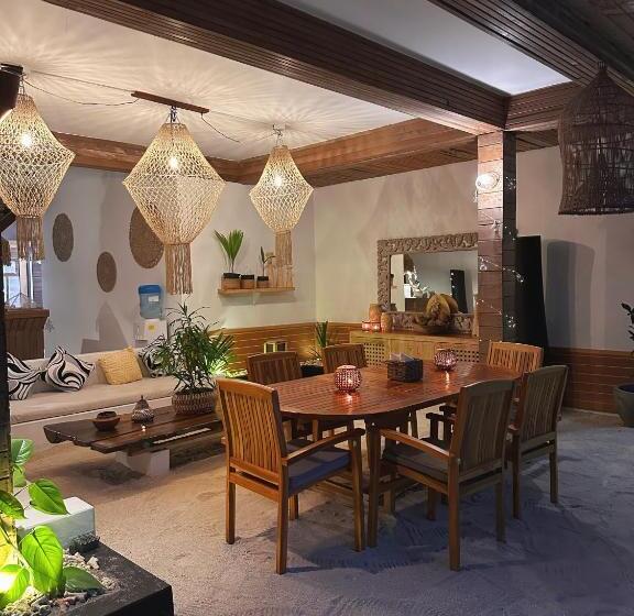 تختخواب و صبحانه Iru Maldives