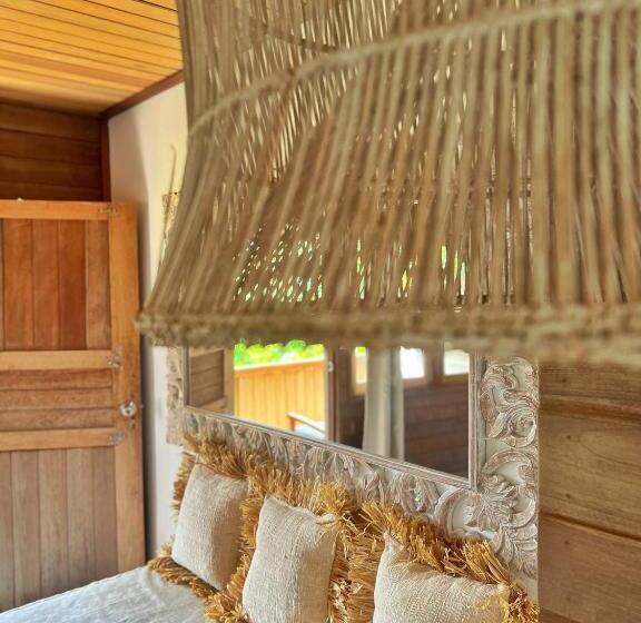 تختخواب و صبحانه Iru Maldives