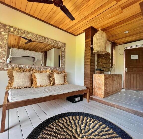 تختخواب و صبحانه Iru Maldives